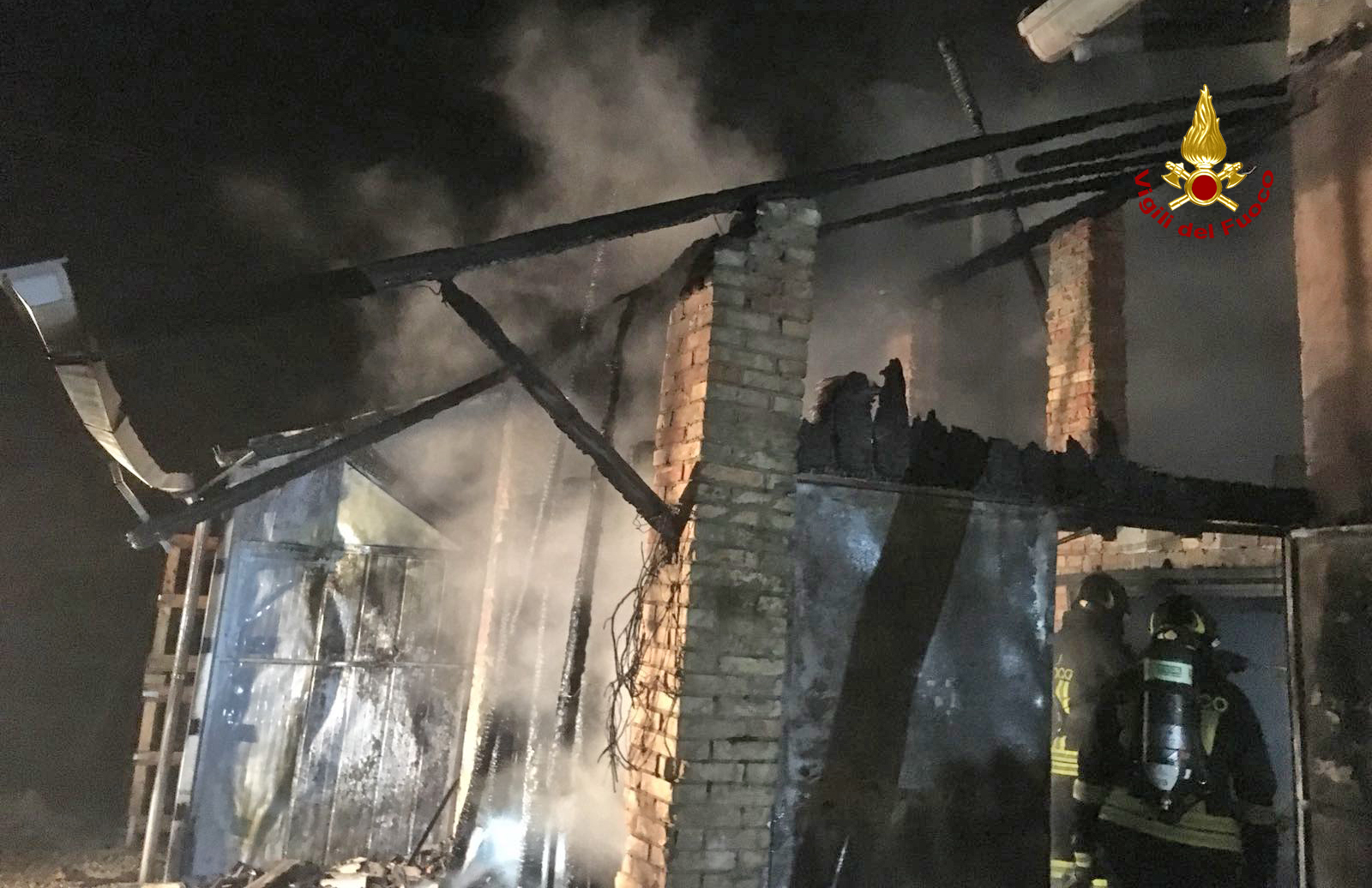 Incendio ad un porticato in legno a Lison di Portogruaro